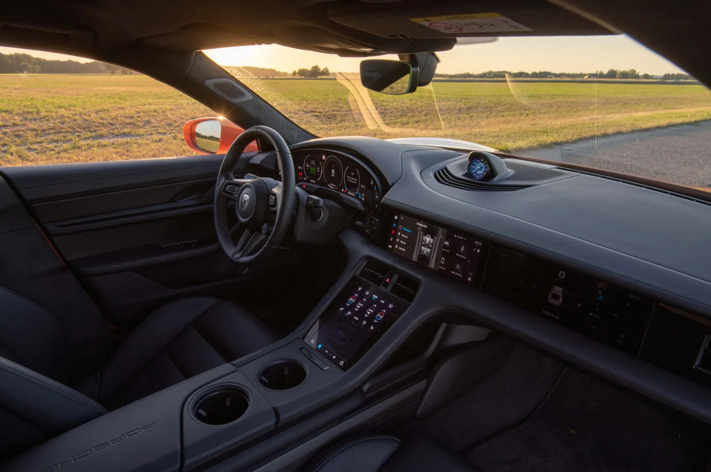 porsche-taycan-turbo-s-38970237.jpg