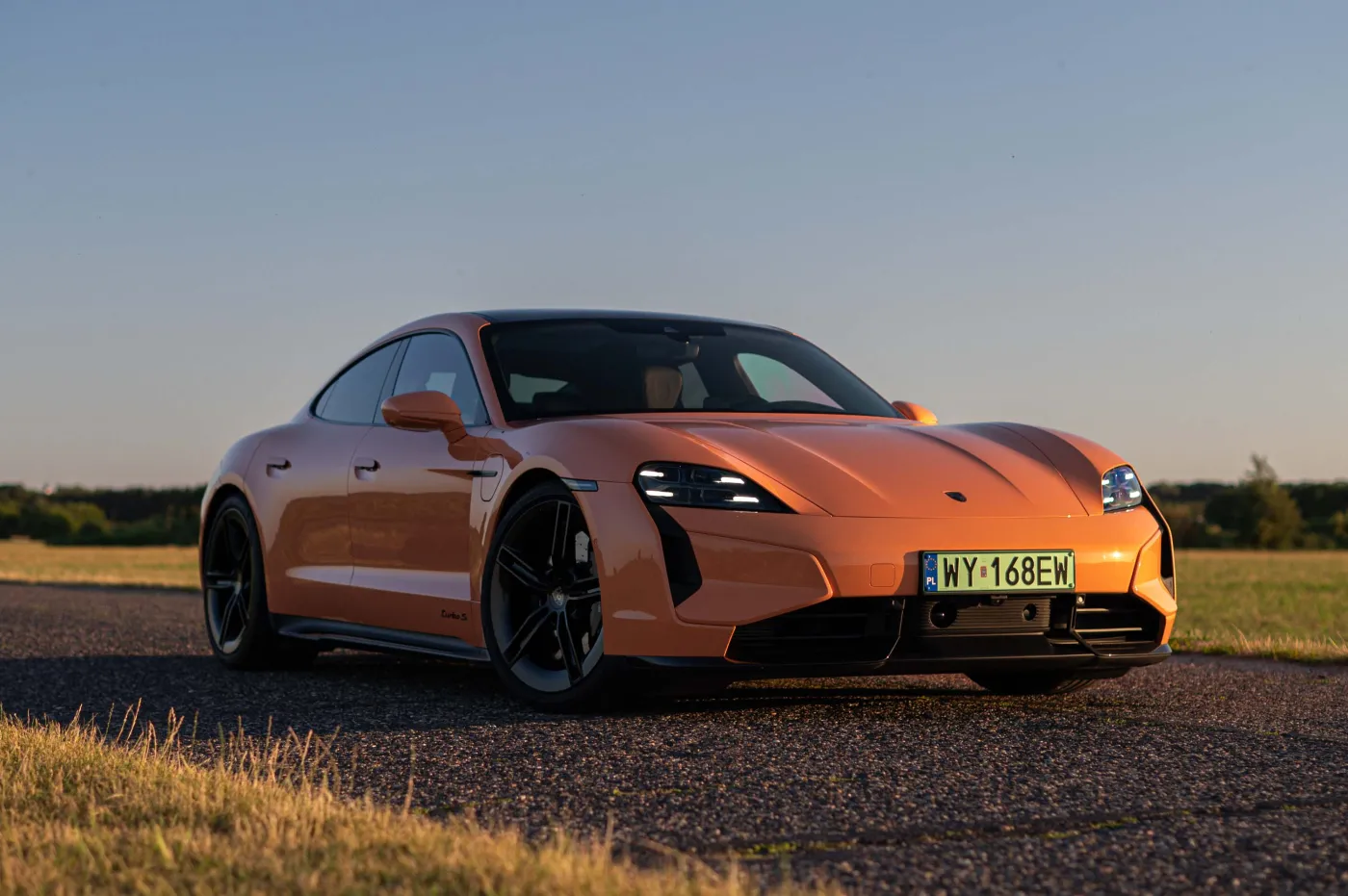 porsche-taycan-turbo-s-38970320.jpg
