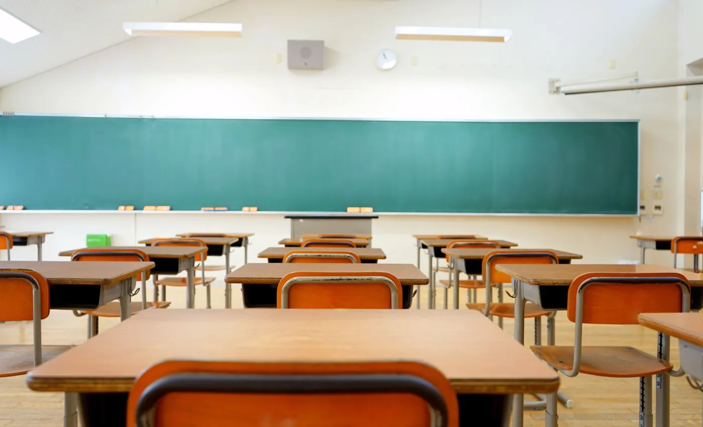 "Mam troje dzieci, każde uczy się według innego schematu. Ile można eksperymentować?!" Spowiedź wkurzonego rodzica