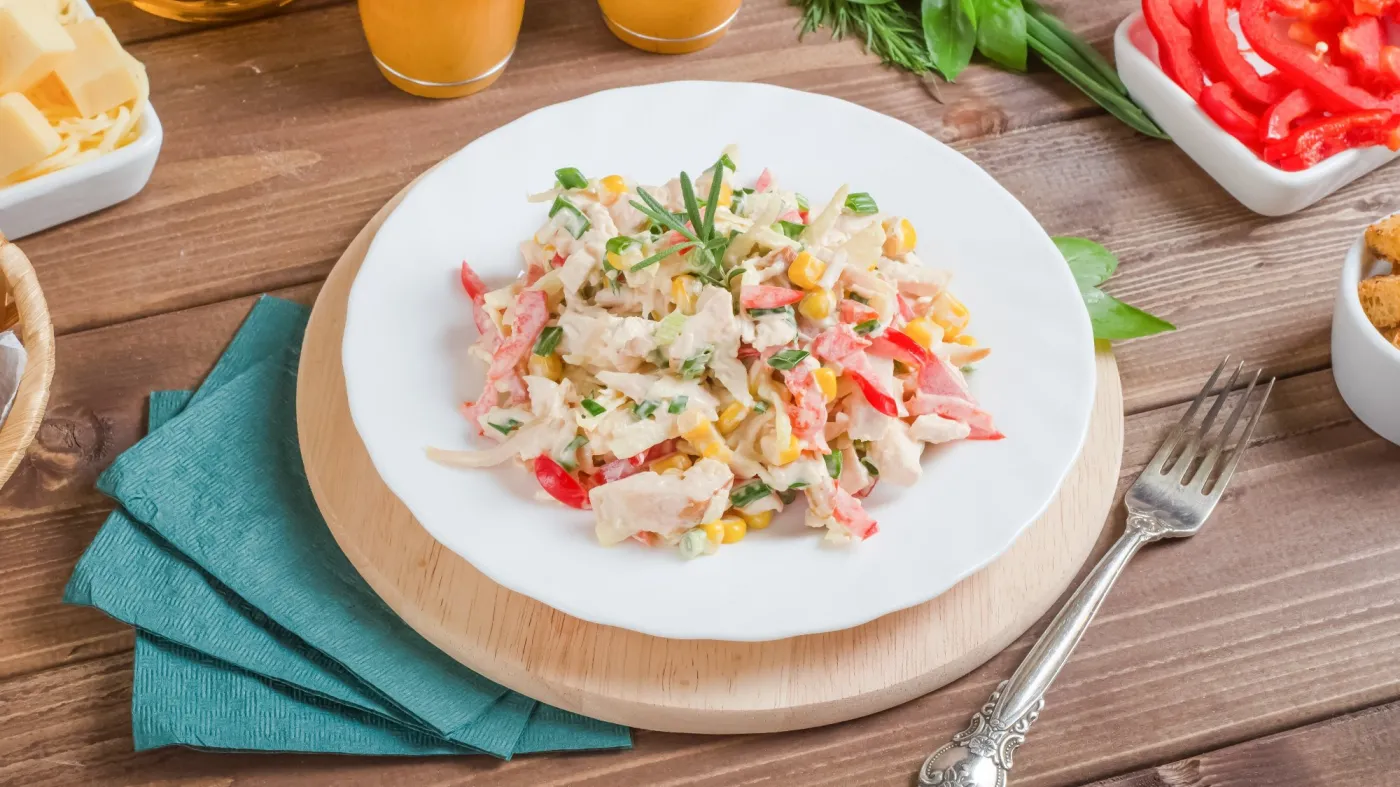 Salad,With,Smoked,Chicken,Breast,With,Bell,Pepper,And,Corn