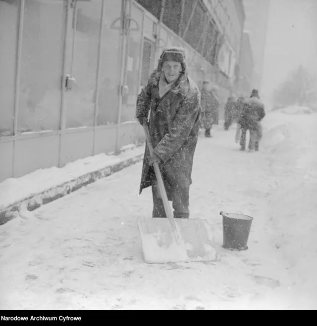 Ostry mróz -30 stopni, potężne śnieżyce i zaspy. Taki styczeń trudno sobie teraz wyobrazić