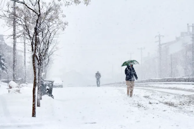Jaka będzie zima 2025/2026 w Polsce? Meteorolodzy już wiedzą, jakie warunki pogodowe będą panować tej zimy. Kiedy spadnie śnieg? Oto prognoza pogody na zimę 2025/2026