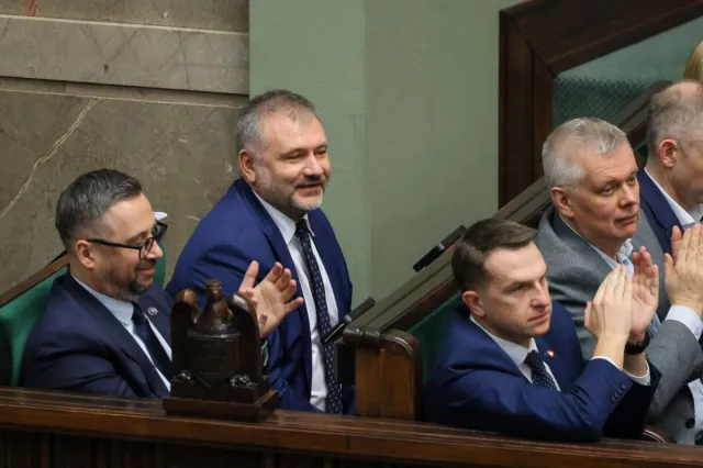 Klub "Centrum" wstrząsnął Sejmem. Szłapka zdradza, czy będą zmiany w rządzie