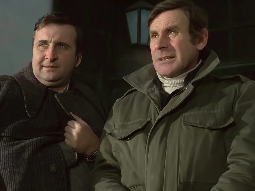 "Brunet wieczorową porą"