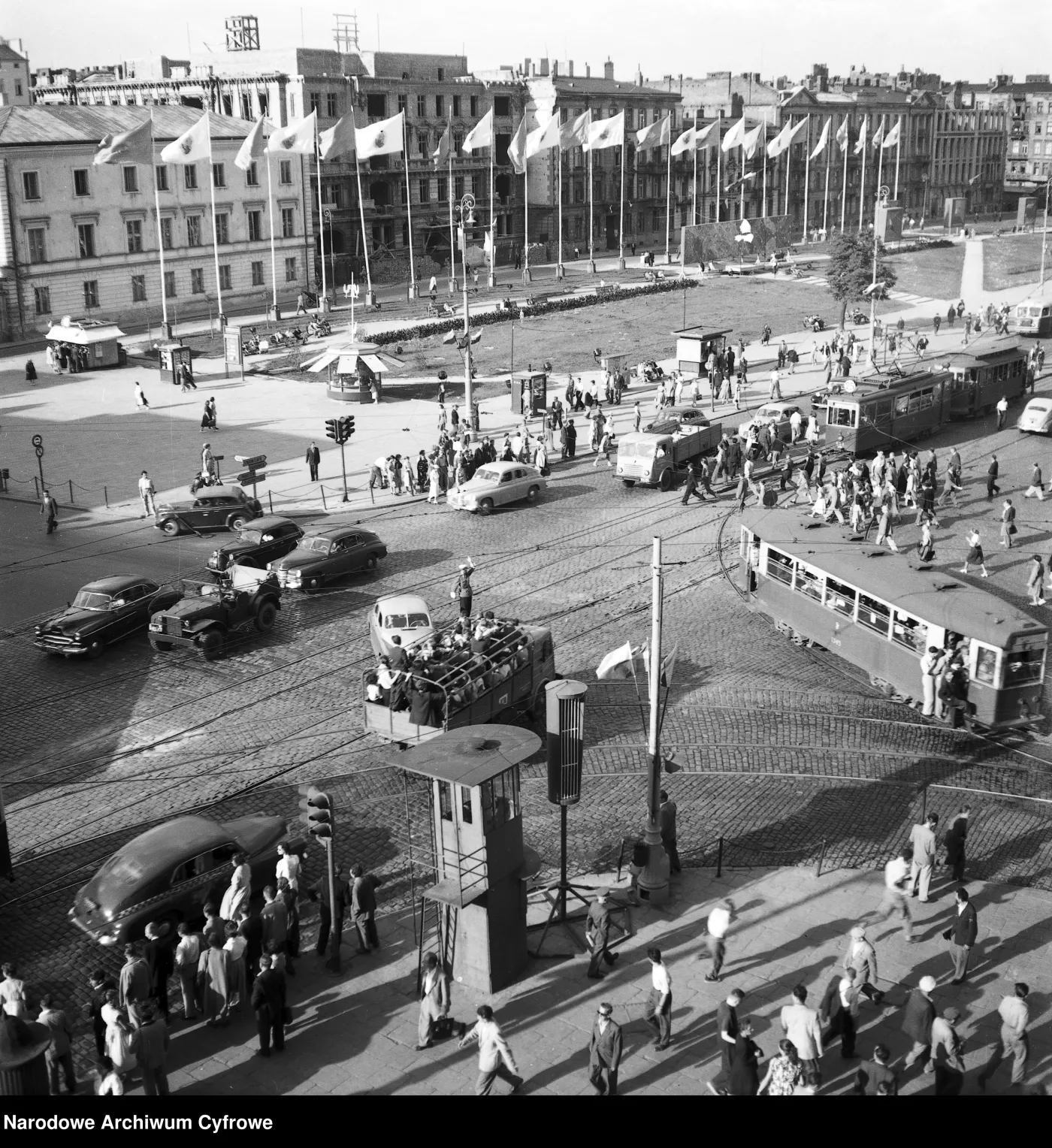 QUIZ bardzo nostalgiczny. Życie codzienne PRL. Na ilu z 15 pytań polegniesz?