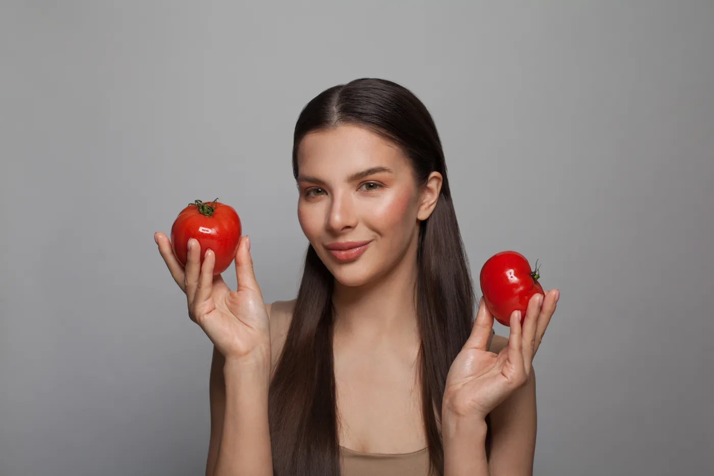 Kobieta z pomidorami