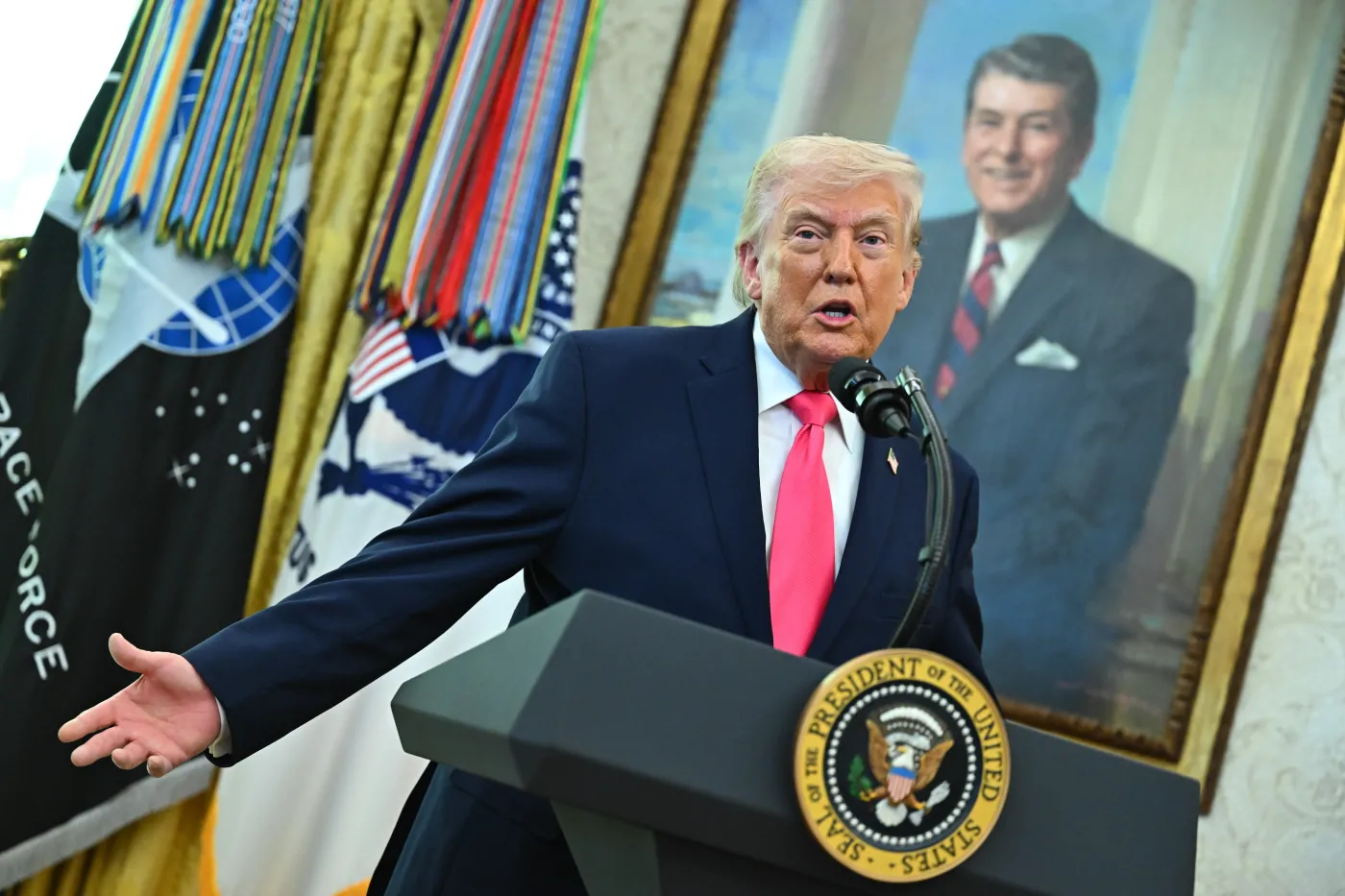 Sen. Markwayne Mullin sworn in as new DHS chief at the White House