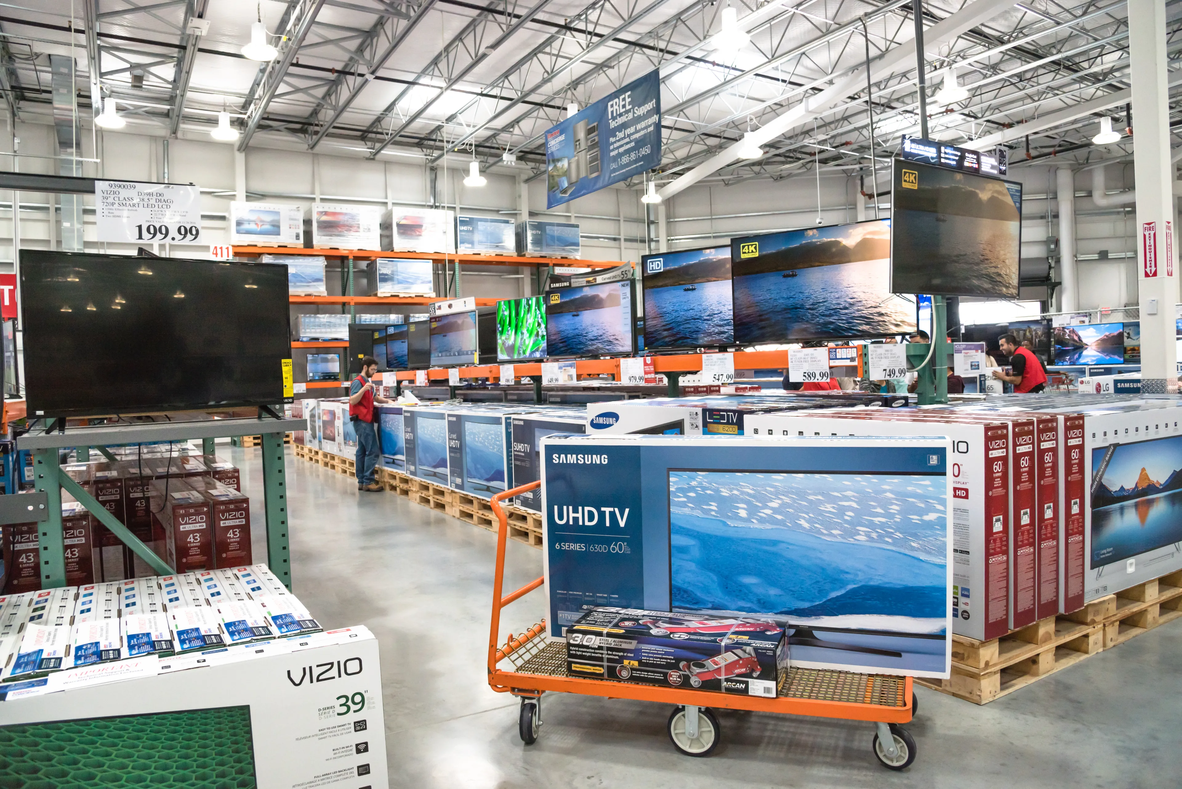 Samsung rozdaje 500 zł na telewizory. Trzeba się pospieszyć, bo obowiązuje ważny limit