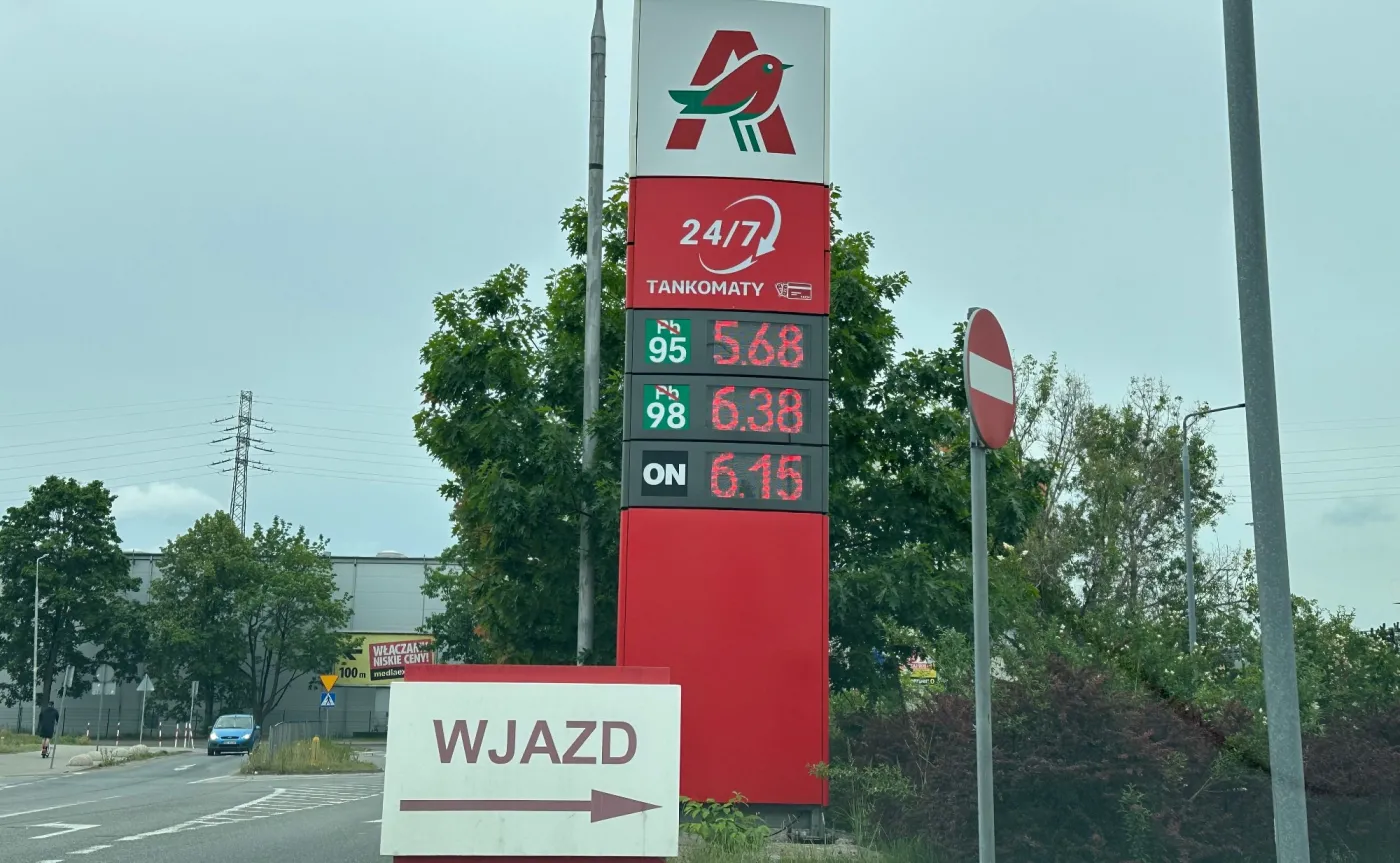 Stacja paliw Auchan