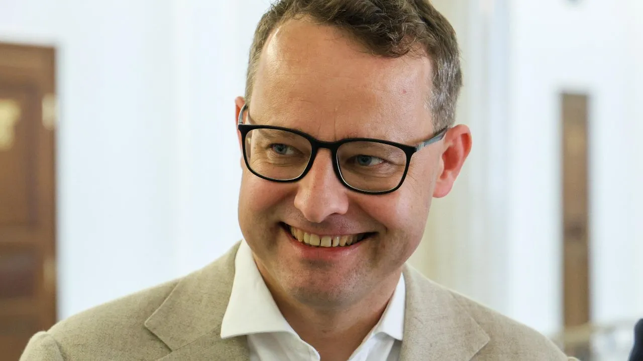 Romanowski uciekł do Serbii? Tu ENA nie zadziała, jest ruch obrońcy polityka