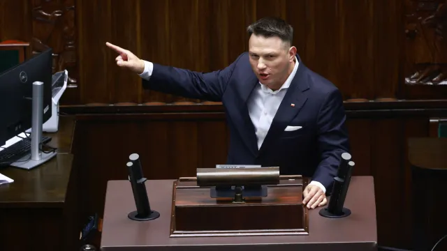 Mentzen kpi z policjantek. "W odróżnieniu od pana dobrze służą Polsce"