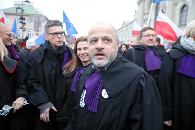 Sędzia Gąciarek: Ustawa inwigilacyjna do zmiany. Kontrola sądu nad służbami jest iluzoryczna [ROZMOWA]