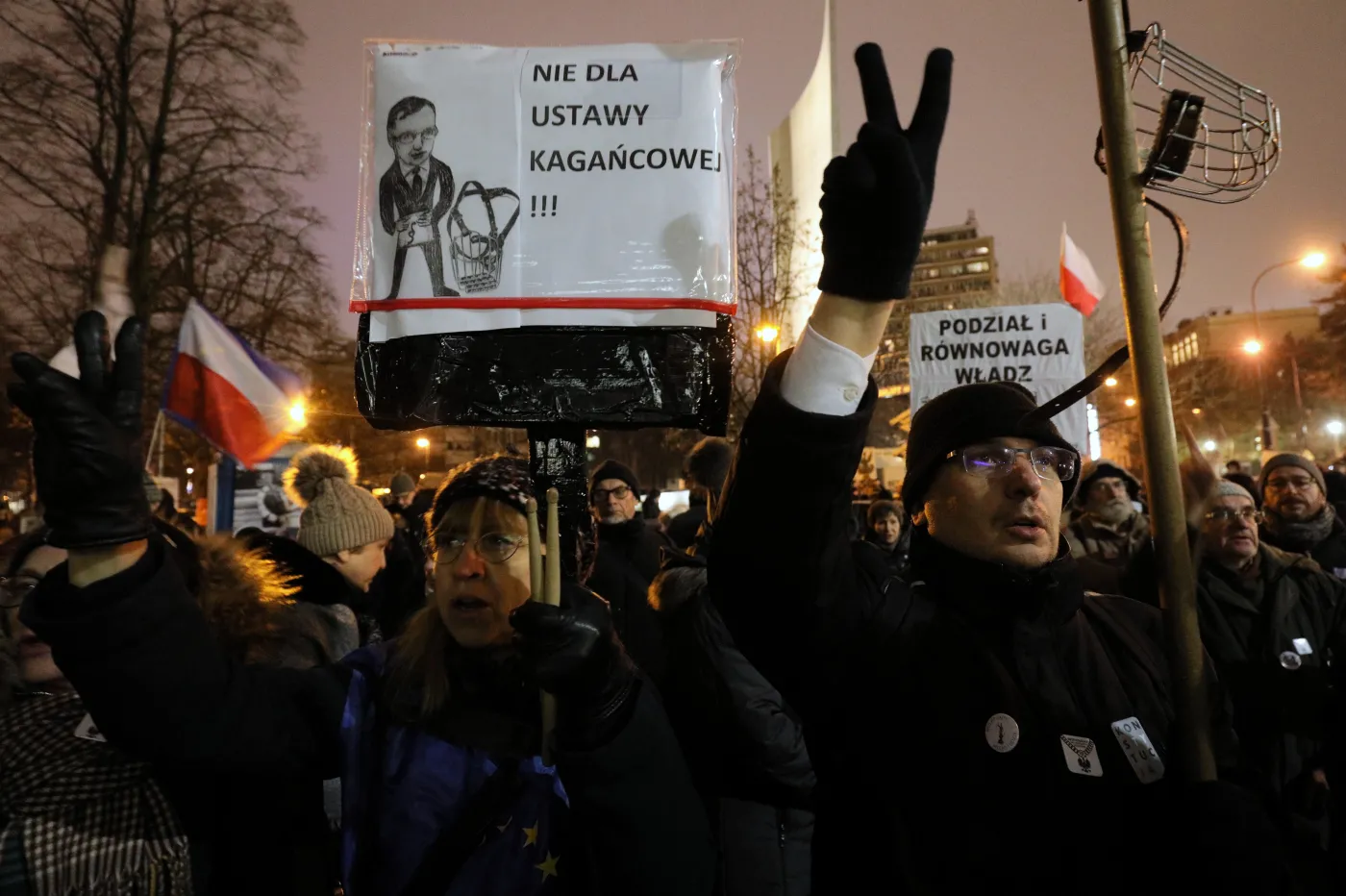 Rozłam ustrojowy. Uchwała SN dzieli trzecią władzę