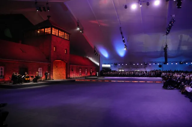 75. rocznica wyzwolenia Auschwitz. ZDJĘCIA z uroczystości