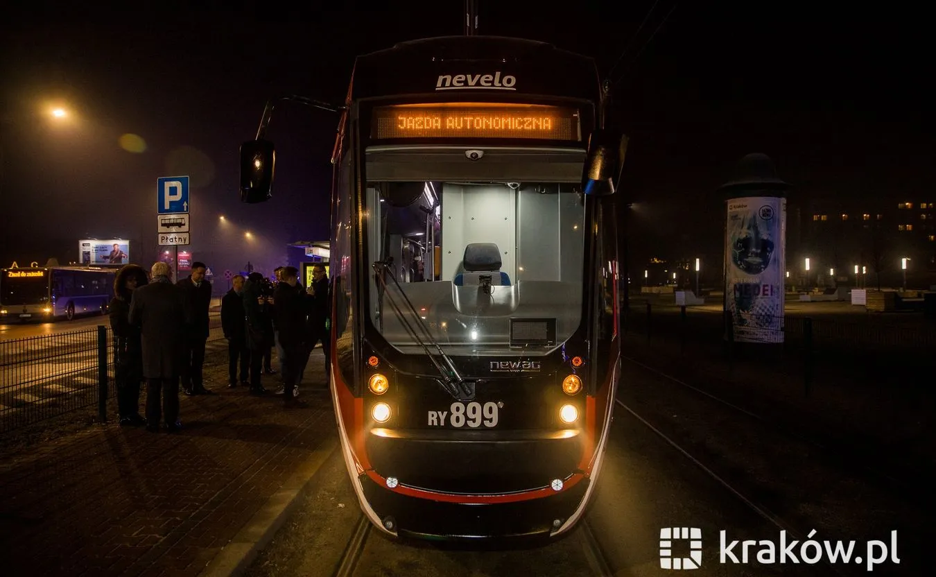 Pierwszy w Polsce autonomiczny tramwaj jeździł po Krakowie [WIDEO]