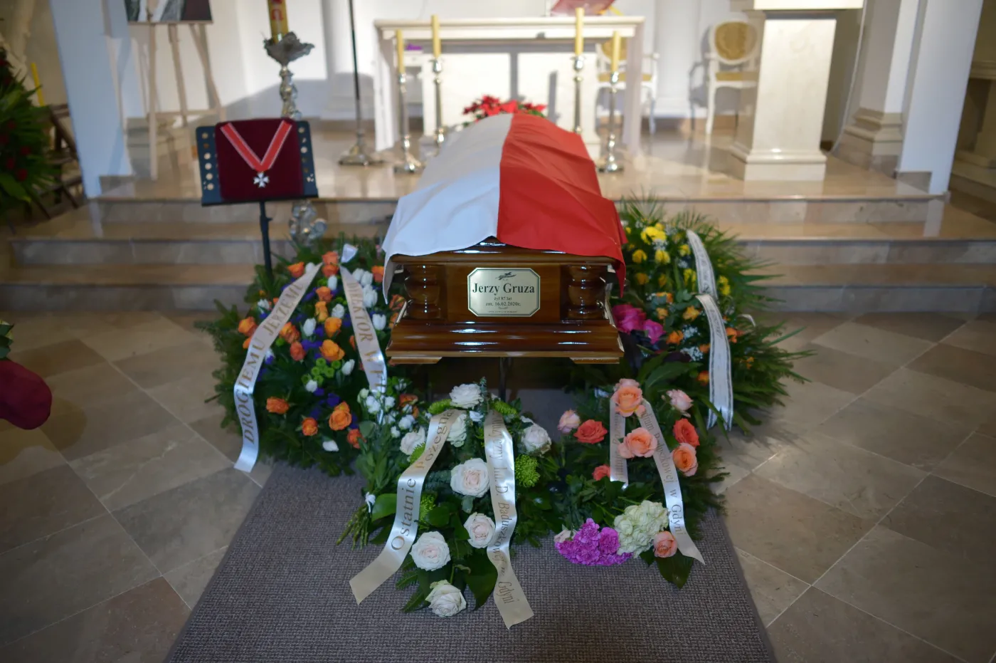 Pogrzeb Jerzego Gruzy. Reżyser odznaczony Krzyżem Komandorskim