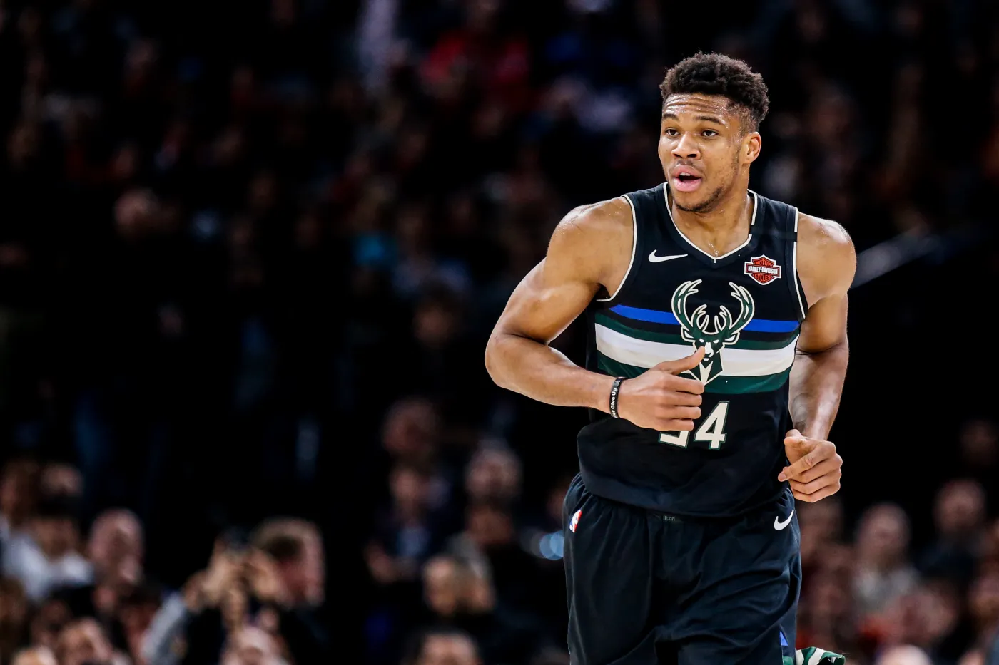 Liga NBA: Antetokounmpo przeznaczył 100 tys. dol. dla pracowników hali w Milwaukee