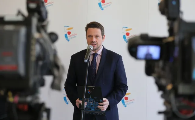 Trzaskowski: Bazarki, które spełniają funkcje sklepów spożywczych, powinny być otwarte