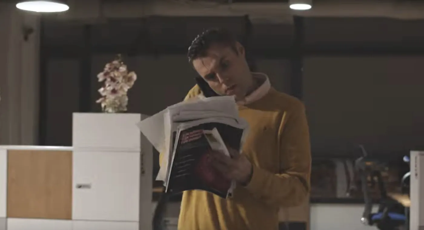 Marcin Januszkiewicz z interpretacją "Mniej niż zero". Zobacz teledysk