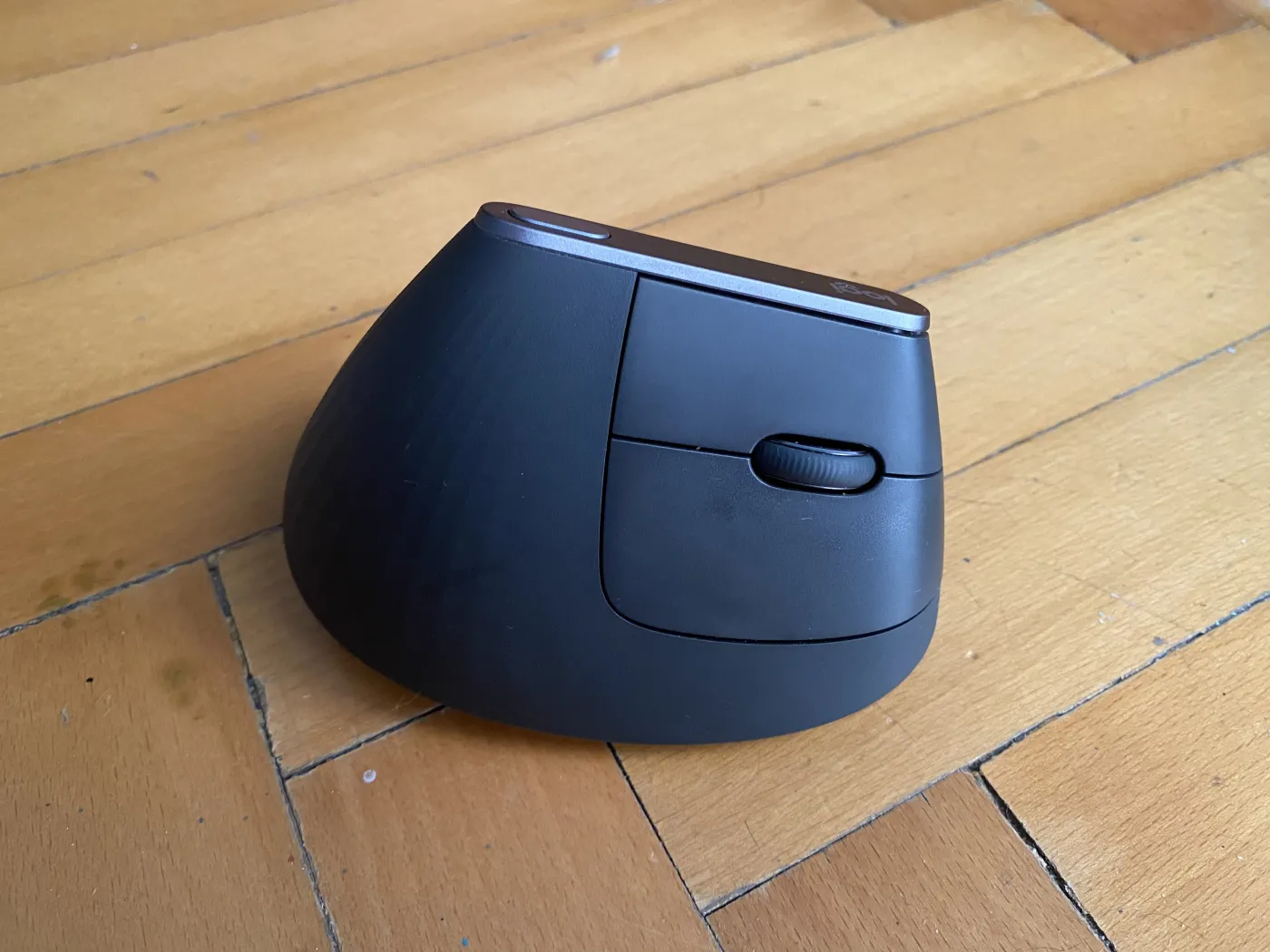 logitech-mx-vertical-12619383.jpeg