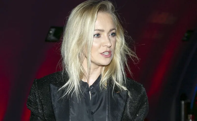 Internauci wściekli na Kurdej-Szatan: Kazała siedzieć w domu, a sama wychodzi. W jej obronie stanęła Mucha