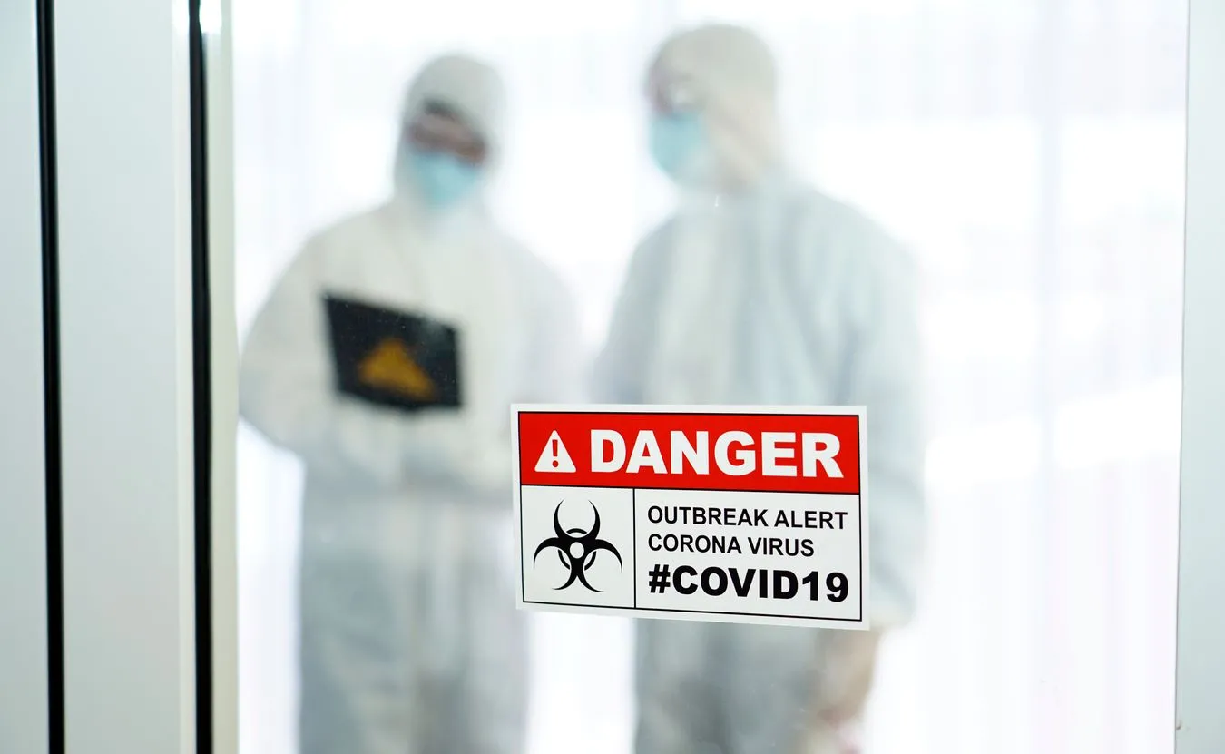 Hak, wytrych i nóż. Dlaczego tak trudno walczyć z koronawirusem?