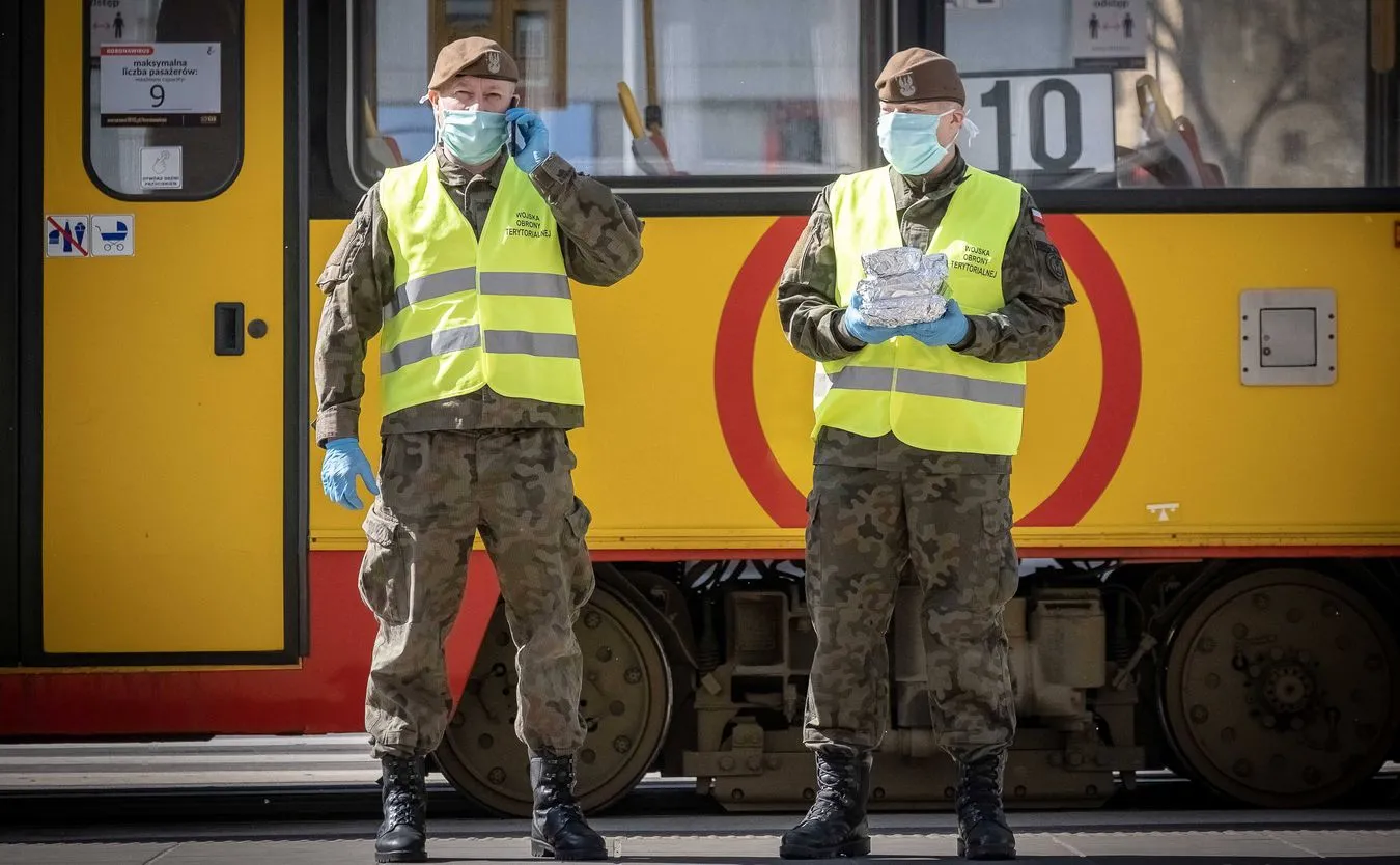 Szef MON: Blisko 8,7 tys. żołnierzy i pracowników wojska walczy z koronawirusem