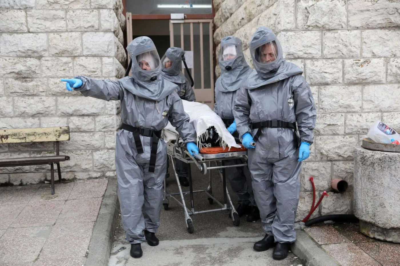 Połowa zakażonych Izraelczyków to ortodoksyjni żydzi. "Tora już nie ratuje przed śmiercią"