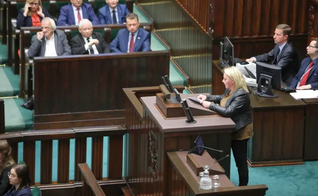 Trzynasta emerytura finansowana z Funduszu Solidarnościowego. Hartwich ostro do Kaczyńskiego...