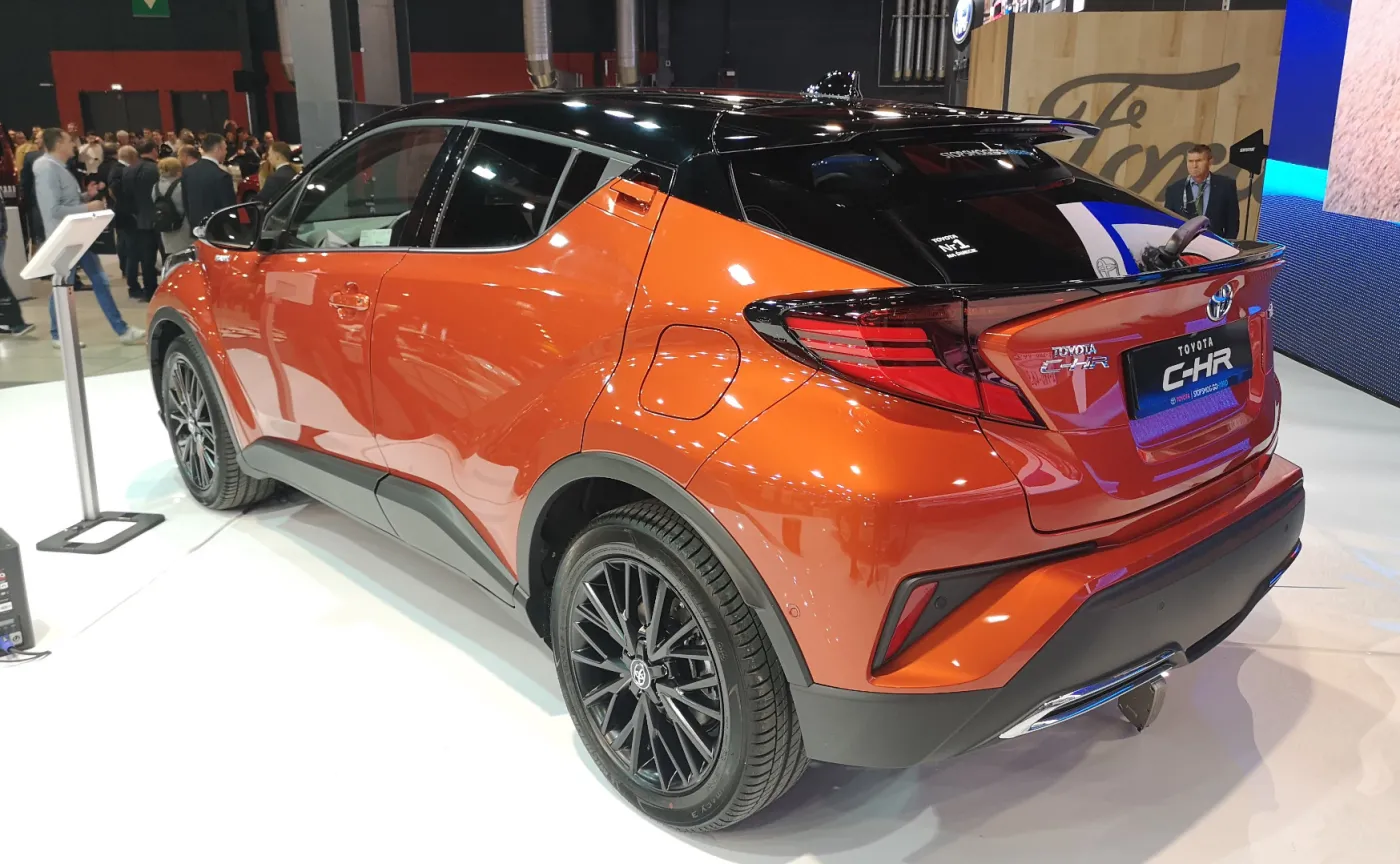 12761345-toyota-corolla-chr-47.jpg