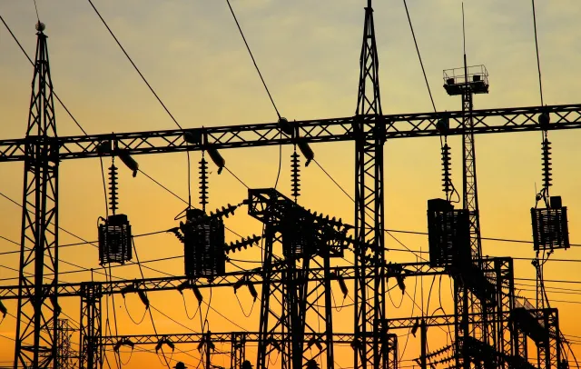 Firmy energetyczne uciekają za granicę przed planami brytyjskiej Partii Pracy