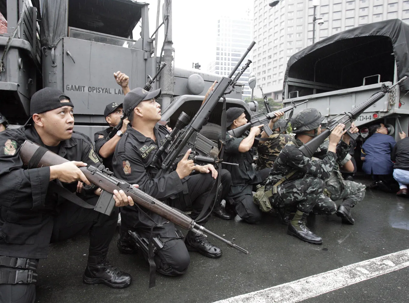 Uciekli z sądu i domagali się ustąpienia prezydent Filipin