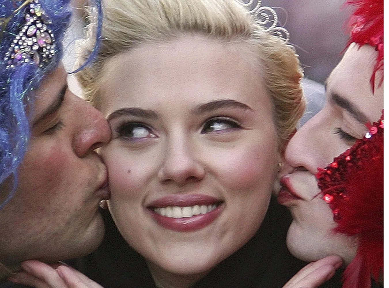 Scarlett Johansson rzuca facetów na kolana