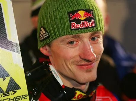 Adam Małysz wreszcie zaczął się uśmiechać