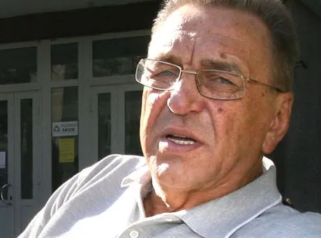 BIALYSTOK 27092006SZPITAL SPSK W BIALYMSTOKUNZ ANDRZEJ NIEMCZYKTRENER SIATKOWKIPRZED BUDYNKIEM SZPITALAFOT JAN MALEC