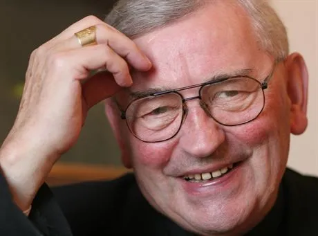 27.10.2004 KRAKOW , BISKUP TADEUSZ PIERONEK , FOT. GRAZYNA MAKARA  AGENCJA GAZETA