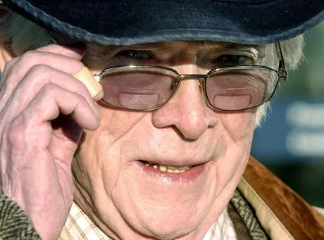 epa000278098 Prominent exiled Czech writer Josef Skvorecky blinks into the morning sun after he arrived from Toronto in Prague on Sunday, 19 September 2004, to celebrate his 80th birthday in the Czech Republic. Skvorecky, the author of several tens of novels and stories, ranks among the best-known and most prolific Czech writers. In Toronto, where he has been living with his wife Zdena Salivarova since 1969, they established the Sixty-Eight publishing house focusing on works by authors persecuted by the then Communist regime in Czechoslovakia. They issued more than 200 book titles before the fall of Communism in Czechoslovakia.  PAPCTKEPASTANISLAV ZBYNEK