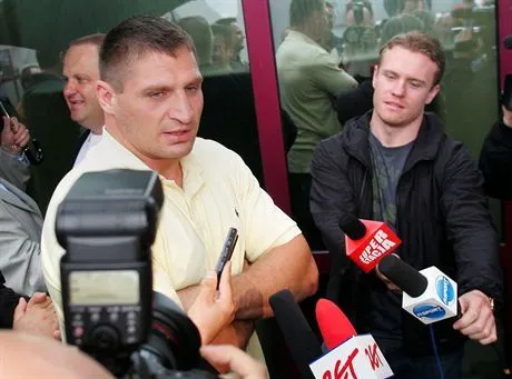 warszawa lotnisko okecie przylot andrzeja goloty baksik rozalski nz golotafoto marek zielinski2062007