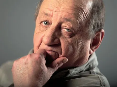 MACIEJ RYBINSKIPORTRET STUDIOPUBLICYSTA FELIETONISTA SATYRYK SCENARZYSTAPISARZ DZIENNIKARZ KOMENTATOR POLITYCZNY SPOLECZNY EKONOMICZNYFOTO ADAM IWANSKI27032006