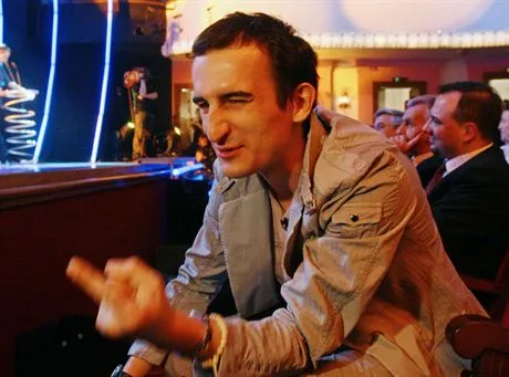 13.04.2007- KatowiceW Katowicach rozdano Swiry 2007. Wsrod laureatow tego studenckiego plebiscytu znalezli sie piosenkarka Doda, Cezary Pazura, Szymon Majewski, kabarety Moralnego Niepokoju i Ani Mru Mru, a takze Anna Mucha i Michal Koterski .Statuetki zostaly rozdane po raz szustynz. Michal Koterski - zostal super - SwiremFot. Kasia ZarembaEDYTOR.net