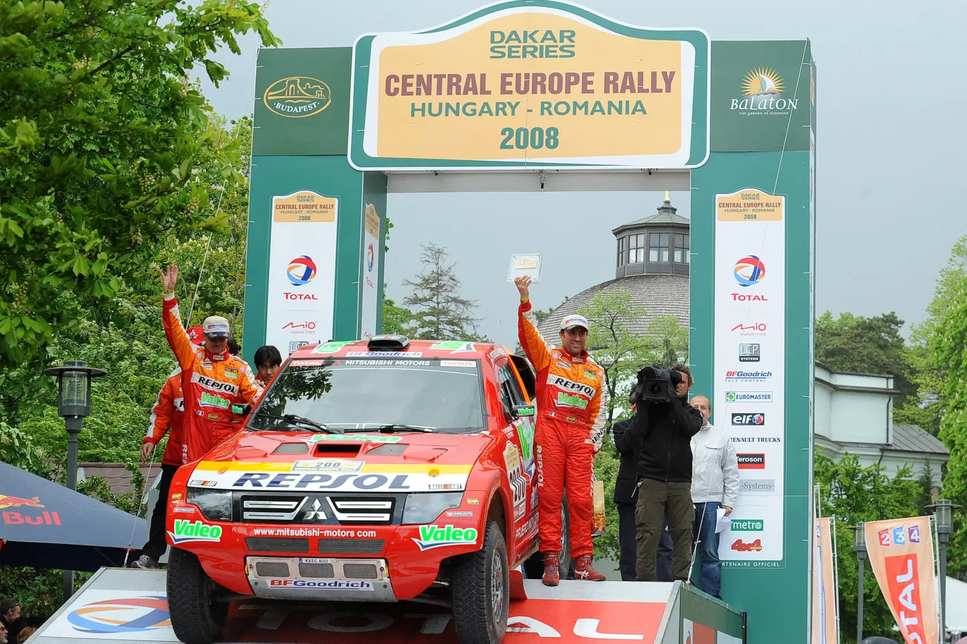 Volkswagen kontra Mitsubishi - 2 : 1