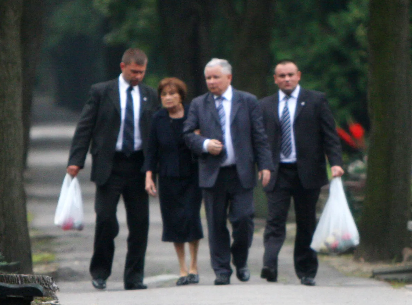 Jarosław Kaczyński poszedł z matką na grób ojca
