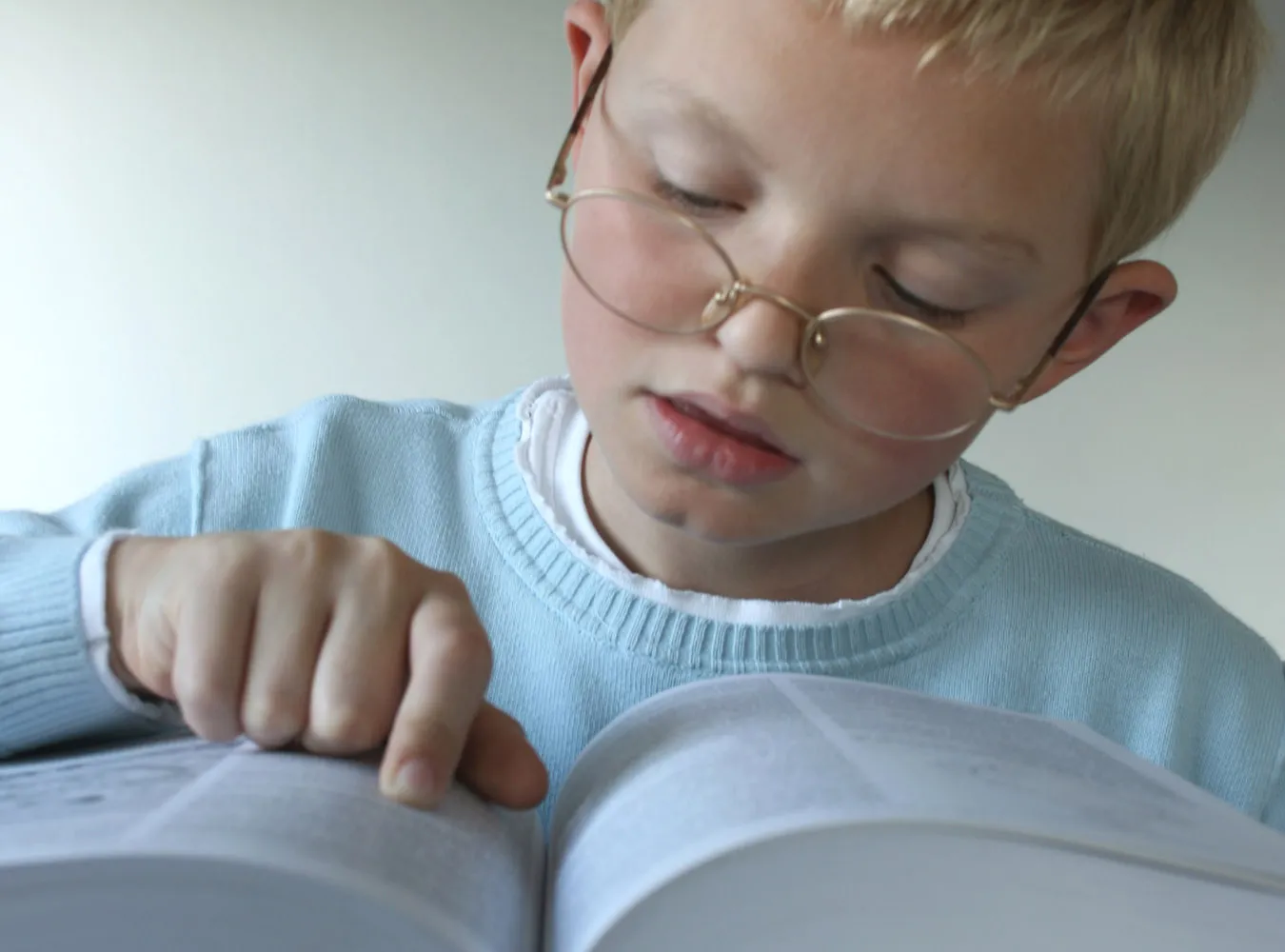 "Empetrójka" zamiast "monarchii" w słowniku