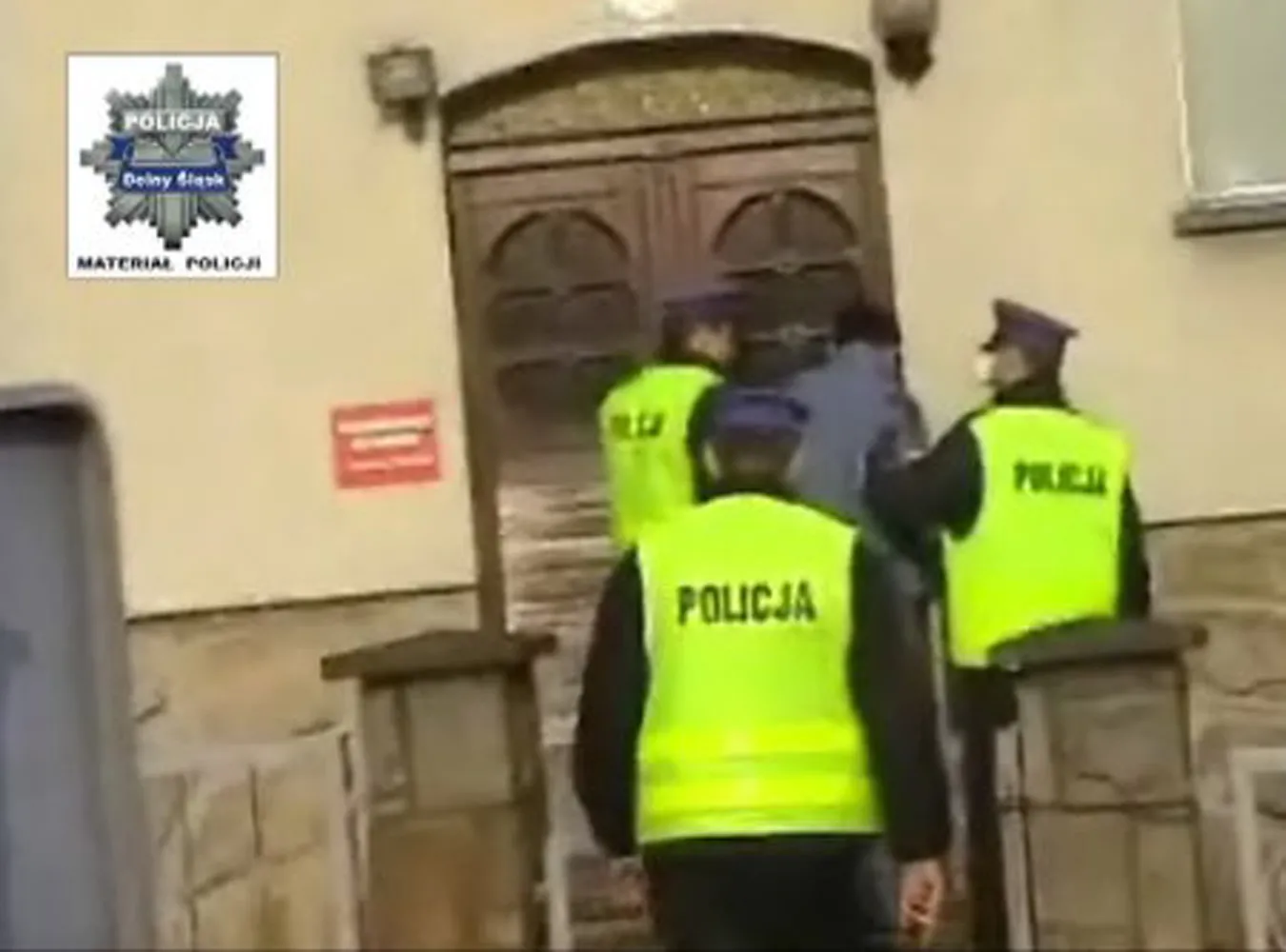 Zmarło dziecko skatowane przez opiekuna