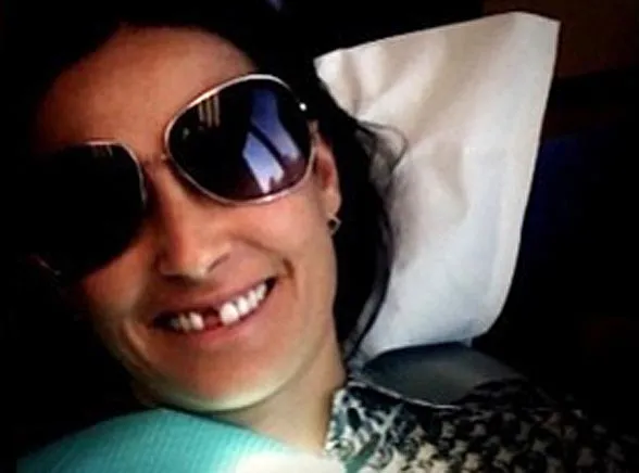 Zobacz Demi Moore bez zęba na przedzie