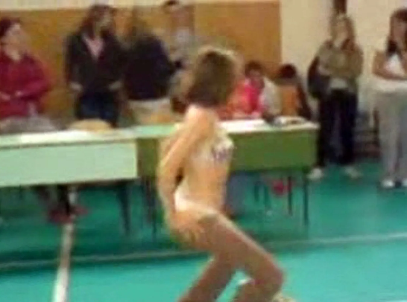 Młoda nauczycielka rozebrała się dla uczniów