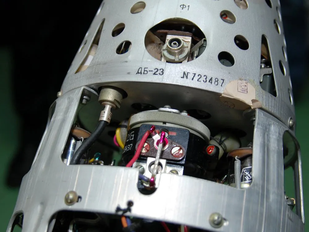 Próbował sprzedać na aukcji rakietę