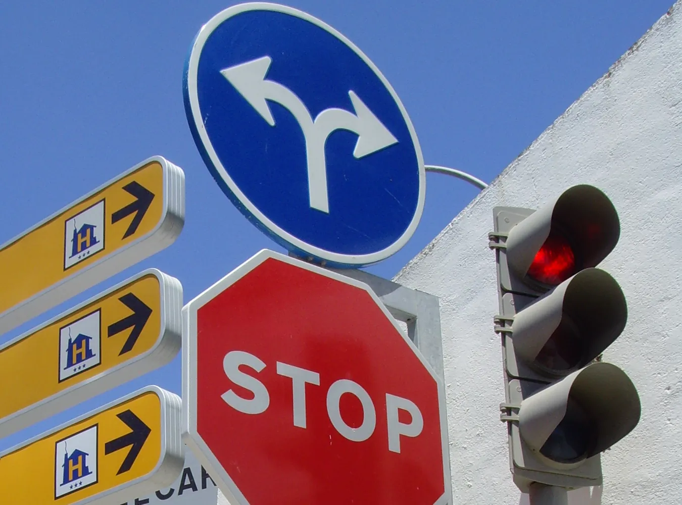 Sposób na wypadki - usunąć znaki drogowe