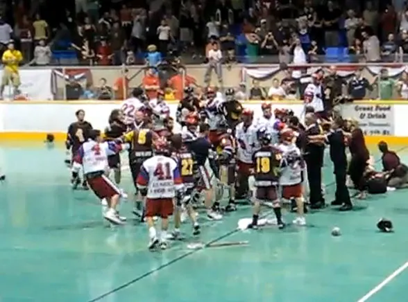 Takiej bójki dawno nie widzieliście