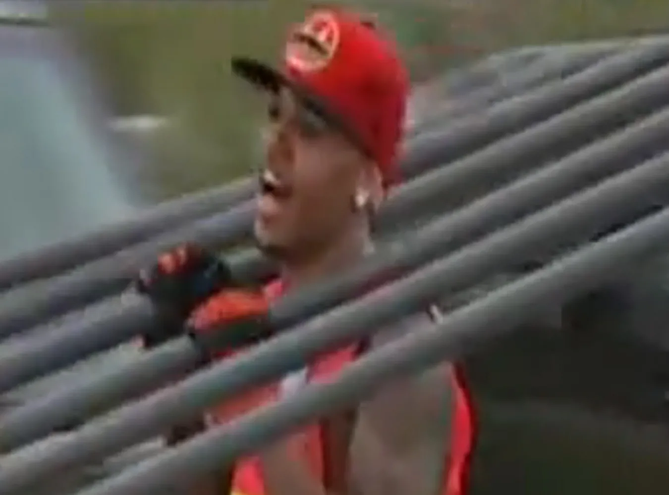 Zobacz, jak Chris Brown odpracowuje wyrok